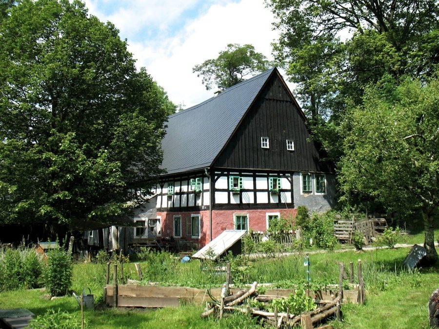 Mühlengebäude mit Garten
